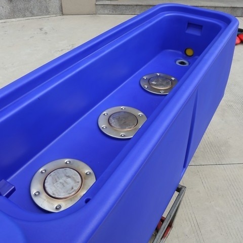 高容量の家畜用水タンク 55cm/1.8ft.飲水高さ300L/79gal.および400*67*68cm/13.1*2.2*2.2サイズ