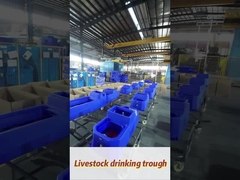 頑丈な300mmの高さ 重用ポリエチレンブルー 流量のある家畜用水タンク