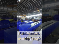 350mm 飲み高さ 温度制御モード 15-40C と調整可能な水流量を持つ牛水器